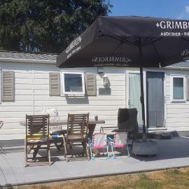 Logement vacances Yvoir avec piscine et deux chambres, hotelli kohteessa Yvoir