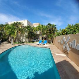 Family Friendly home in Palm Beach 5 min to beach & Casinos