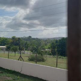 RiverView Retreat - 2 Bed Escape in Linstead, hotel a Linstead