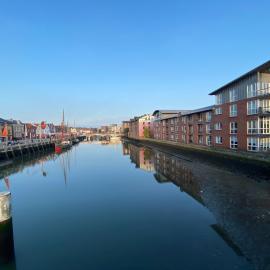 Simmerdeis am Hafen