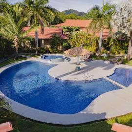 Villagio 30B - Condo Near Playa Potrero, hotel a Potrero
