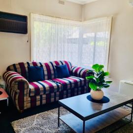 Vic Horsham, Unit 3, Cozy 2-Bedroom Retreat, Hotel in Horsham