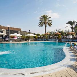 Dream Island Spa & Health Resort, хотел в Sede Yo‘av