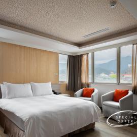 West Hotel, hotel di Puli