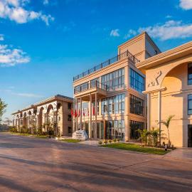 Gold Phuc Resort inside Longvien Golf