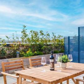 City Penthouse - Roof Terrace & Free Parking, hotel in Beeston Hill