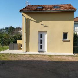 Maisonnette 40 m2 pour 5 personnes, hotel in Paray-le-Monial
