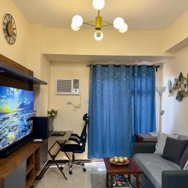 BayFront 1BR Condo in Pasay with FREE Wi-Fi, Netflix, Pool Access & Sauna, Near NAIA Airport, MOA, OKADA, CCP & PICC