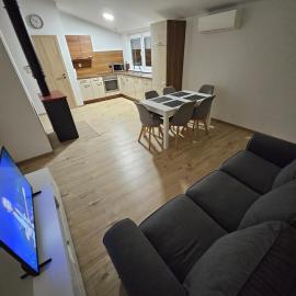 Nové bývanie blízko Piešťan a Nového Mesta nad Váhom pre 6 osôb, hotel v destinácii Očkov