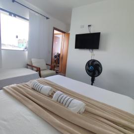 Suíte 24 família Praia de Leste, hotel u gradu Pontal do Parana