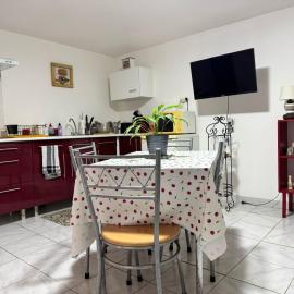 Charmant appartement cozy - idéal pour séjour confortable, hotell sihtkohas Thouars