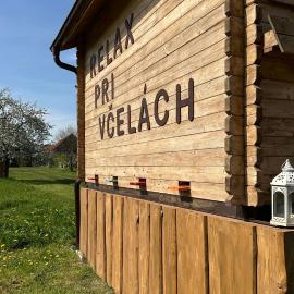 Apidomček na Gazdovom dvore – hotel w mieście Vavrišovo