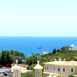 Algarve's Holiday Home with Sea View, Hotel in Ferragudo