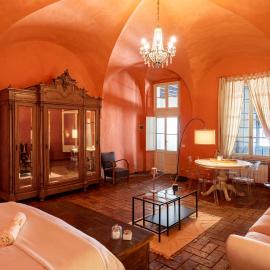La Corona Home - Lago d'Iseo, hotel in Sale Marasino