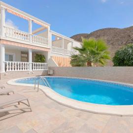 Townhouse with private pool!