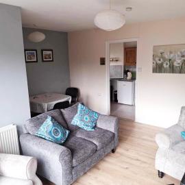Edge of Exmoor Garden Flat, dog friendly, sleeps 2 - 4, hotel a East Anstey