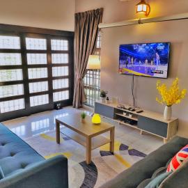 Semi-Detached, Up to 24 Pax, 3200sqft, 4 Bedrooms, 3 Bathrooms, 4 Car Parks by Star Home