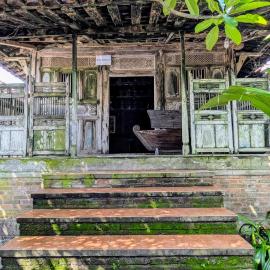 Cafe de Paris Homestay, hotel a Girijati