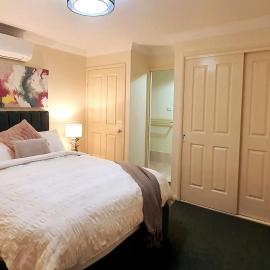 Worrigee house 3 mins walk to grocery & hospital