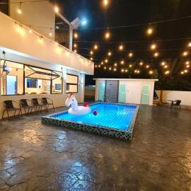 SunsetChalet 25pax Pool Snooker Bathtub Playground, hotell i Keluang