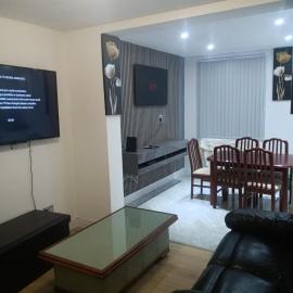 Lovely house for family & group, hotel u gradu Wyken