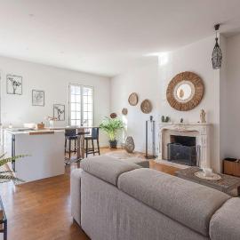 LESEHAN APPARTEMENT AIGUES MORTES Vue Remparts, Hotel in Aigues-Mortes