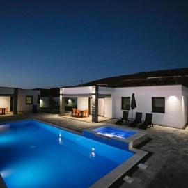 Luxury Villa Blue Sky