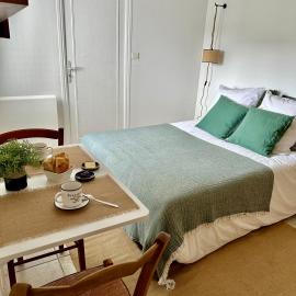 Jolie chambre à 2 mn à pied de la plage, hotel Loctudyben