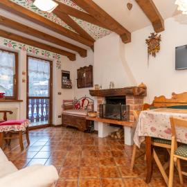 Chalet Kalipe، فندق في روكا بييتوري