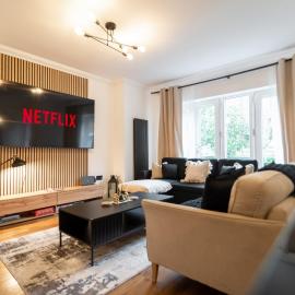 Luxury 2 Bedroom City Centre Haven Super King En-suite with Parking