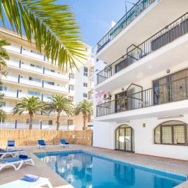 Apartamentos BELLA MARÍA, hotel in Portocolom