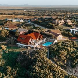 Viesnīca Surf Lodge South Africa pilsētā Džefrijsbeja