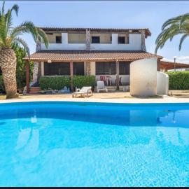 B&S Beach villa con piscina