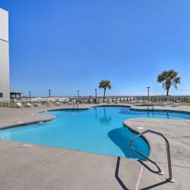 On-Site Beach Access: Studio in Gulf Shores, Hotel in Gulf Highlands