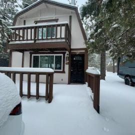 Comfy Modern Big Bear Cabin, hotel a Big Bear City