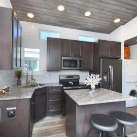TV Blue Tiny Houseboat at Lake Cumberland Marina โรงแรมในNancy