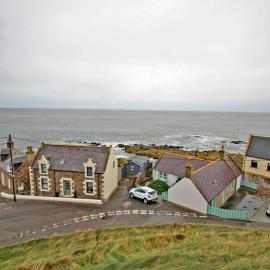 Findochty Beach house - Private Garden-BeachFront