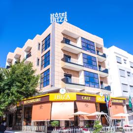Hotel Ibiza โรงแรมในอเซมมัวร์