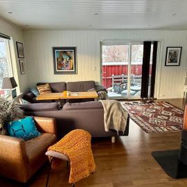 Perfect house in Henningsvær with sea-view, hotel in Henningsvær