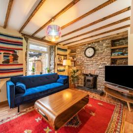 Quirky Mountain Cottage, хотел в Pontardawe