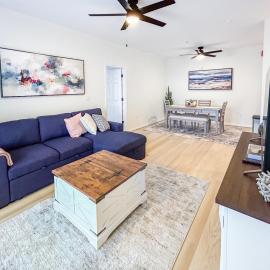 Modern and Comfy-2BR 2BA with pool access - ground floor, Near Outlets & Beaches, hotel a Rehoboth Beach
