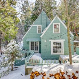 Walkable 'Green Gables Cottage' in Lake Arrowhead