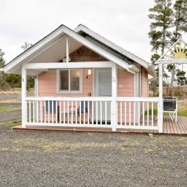 Seascapes Cottage 1-Bed by the Sea w fireplace, hotel in Grayland