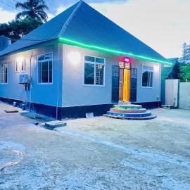 Triple A visitors – hotel w Kilindoni