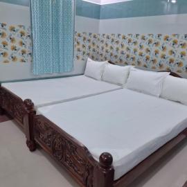 Ambika Residency & Mahal, hotel a Tiruttani
