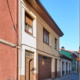 Casa en pleno centro de Pravia, hotel a Pravia