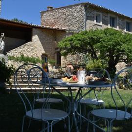 Le Domaine de Piedmoure, Gîtes et chambres, piscine, terrasses privatives, hotel in Sault-de-Vaucluse