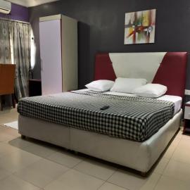 Pulville Boulevard Hotel, hotell i Suru Lere
