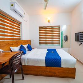 Breeza Homes, Technopark, Trivandrum, hotel u gradu Kazhakuttam