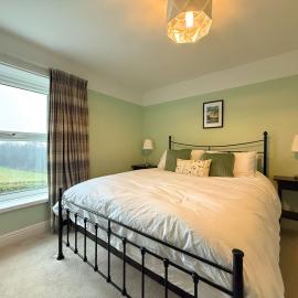 Spacious 4BR Retreat for 8 With Parking